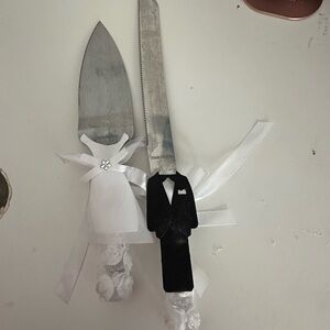 Wedding cake knife and serving sets brides & groom